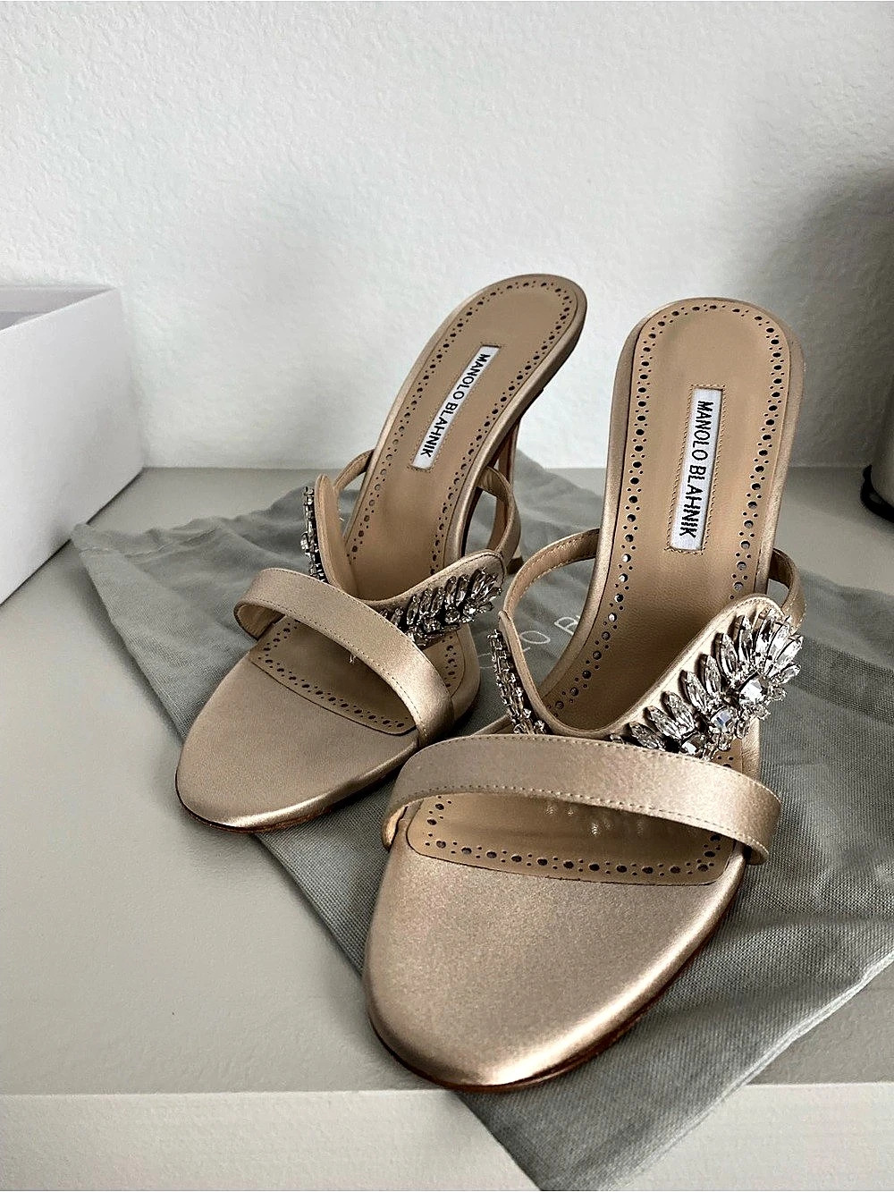 Manolo Blahnik Skysan 105 Jeweled Satin Heels in Beige Size 41.5 New In Box